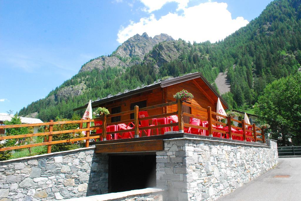 Margherita Camping & Resort Gressoney-Saint-Jean Bagian luar foto